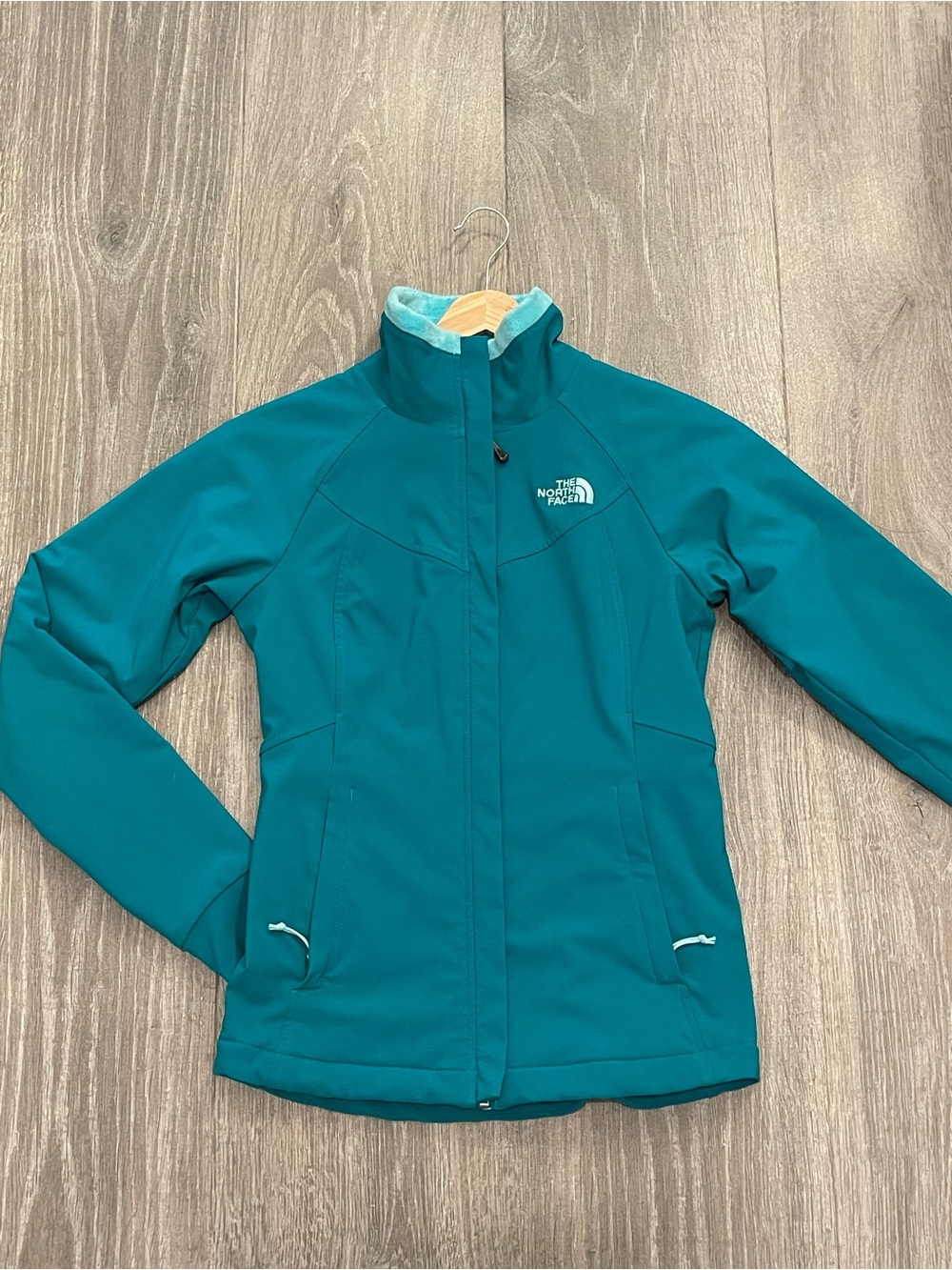 The North Face Women's Teal Utility Softshell Jacket